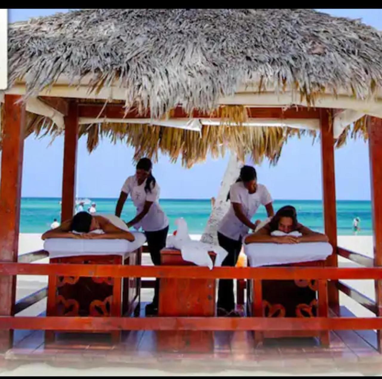 Madonna Pool Beach Los Corales Punta Cana Esterno foto
