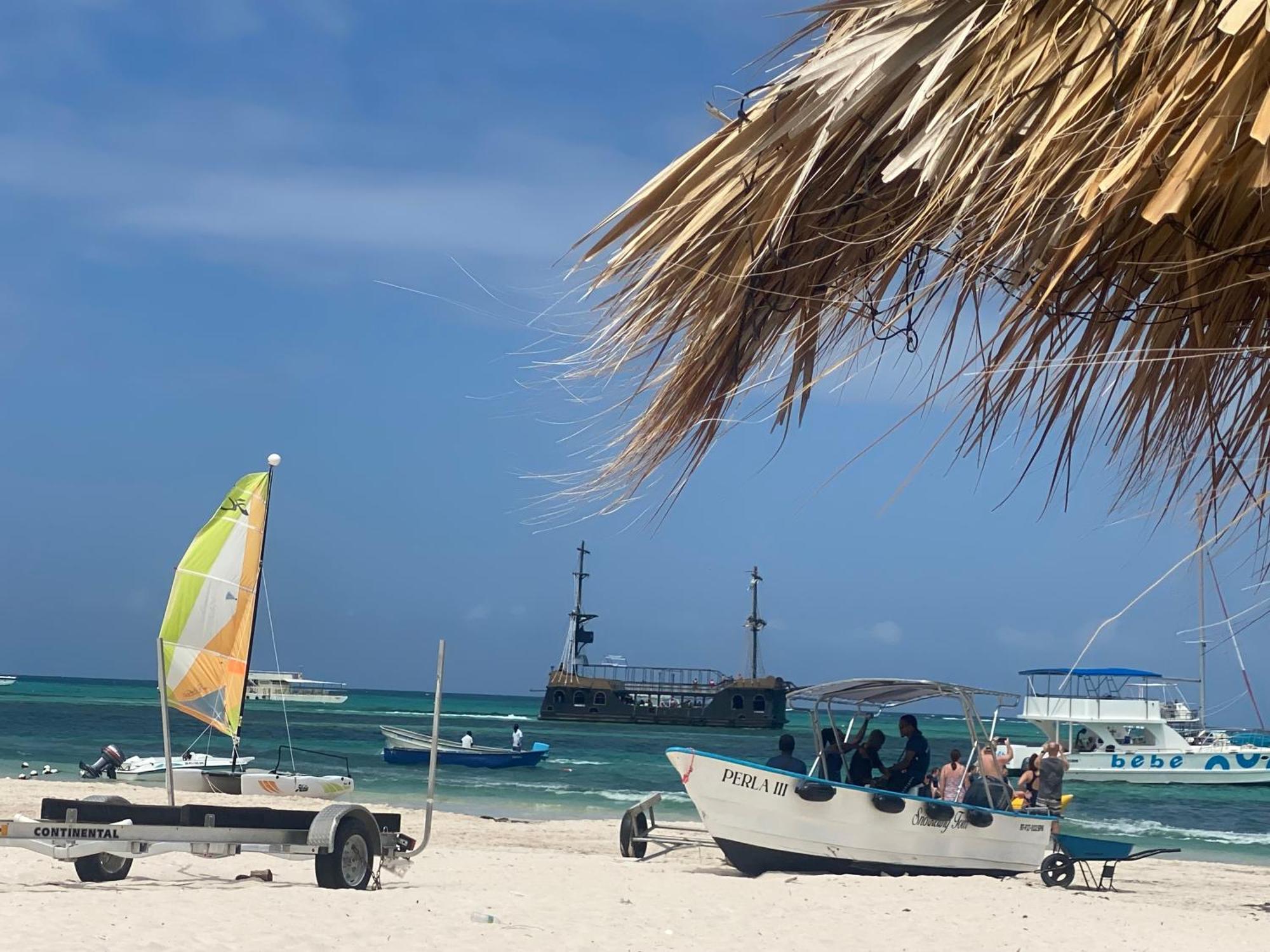 Madonna Pool Beach Los Corales Punta Cana Esterno foto