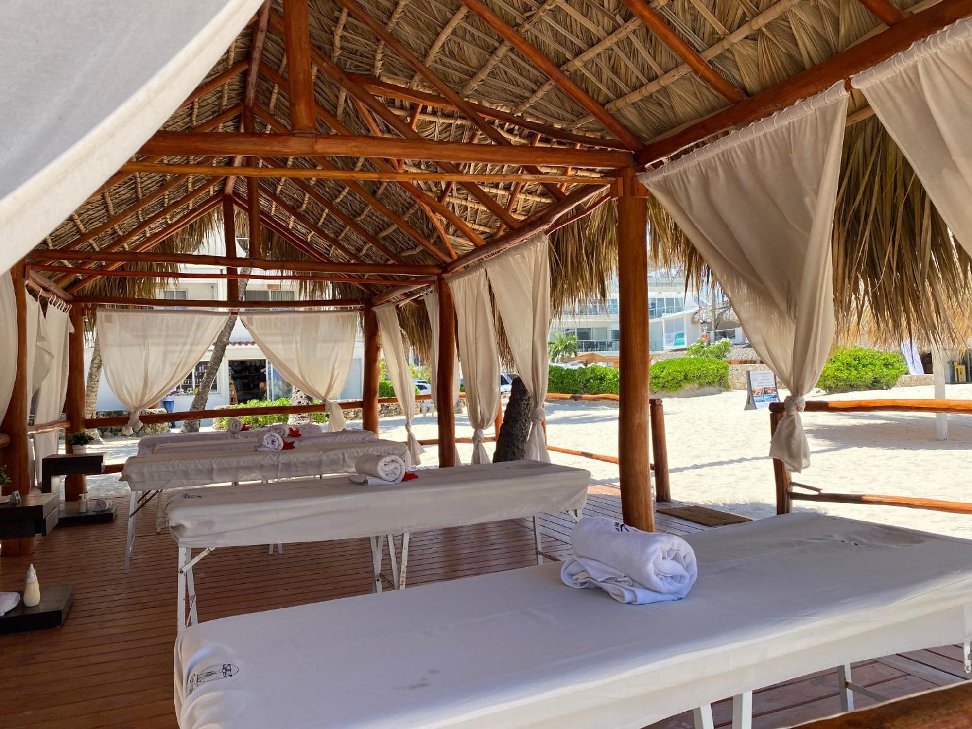 Madonna Pool Beach Los Corales Punta Cana Esterno foto