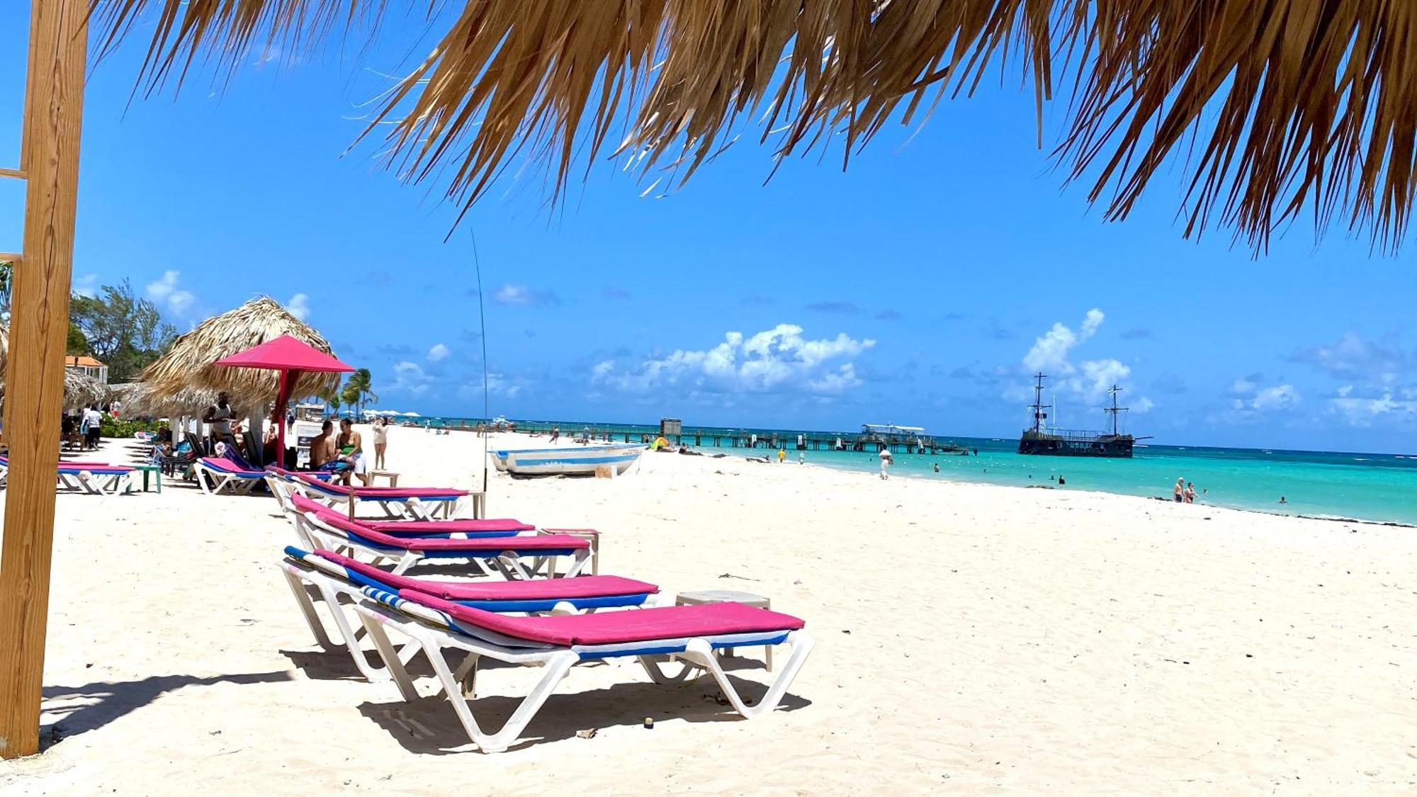 Madonna Pool Beach Los Corales Punta Cana Esterno foto